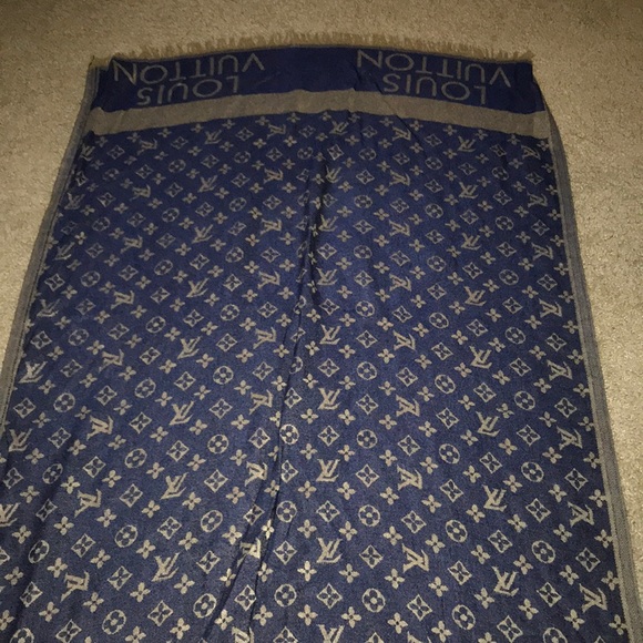 Vintage LV Louis Vuitton Scarf Make an OFFER - Picture 4 of 7